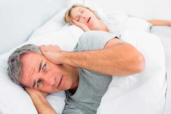 Snorken kan være en lidelse for din partner, men du risikerer også at blive dement mange år tidligere.