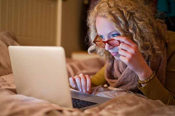 Online dating kræver, at du viser ægte interesse og giver noget a dig selv.